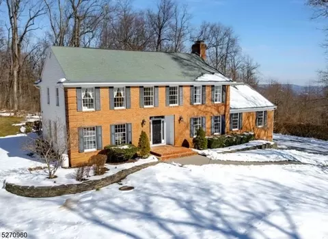 15 Kensington Ct, Bethlehem Twp, NJ 08802