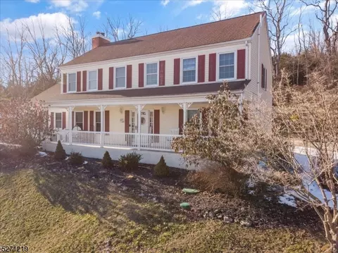11 Rosewood Ln, Washington, NJ 07882