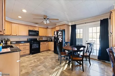 10 Adams St, Belvidere, NJ 07823
