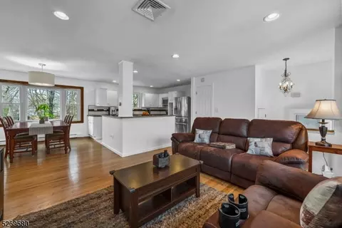 129 Chestnut St, Bridgewater, NJ 08807