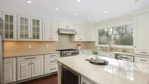 35 Rotary Dr, Summit, NJ 07901 photo 13