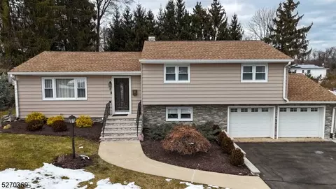 8 Mandon Dr, Wayne, NJ 07470