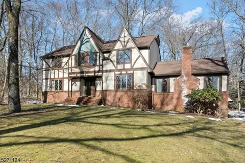 1 Deer Run, Sparta, NJ 07871