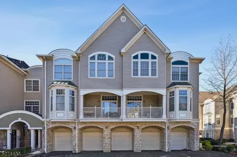620 Kensington Ln, Livingston, NJ 07039