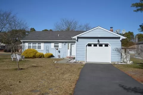 7 Polonaise Dr, Toms River, NJ 08757