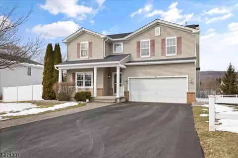 53 Lambert St, Washington, NJ 07882