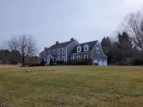 11 Chesterfield Dr, Chester, NJ 07930