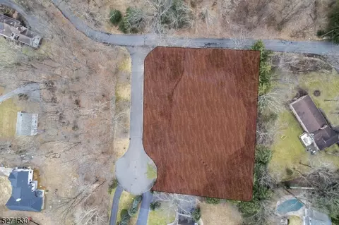 34 Hillside Ave, Saddle River Boro, NJ 07458