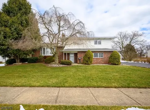 18 N 11th Ave, Manville, NJ 08835