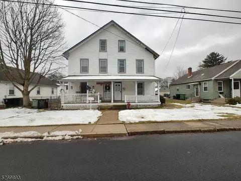 91 W Johnston St, Washington, NJ 07882
