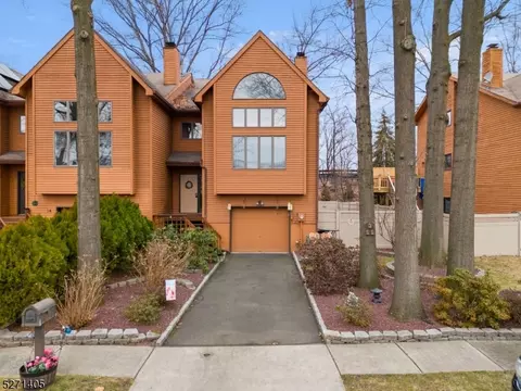 12 Saddle River Ct, Saddle Brook, NJ 07663