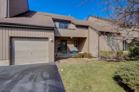 16 Robertson Ct, Morristown, NJ 07960