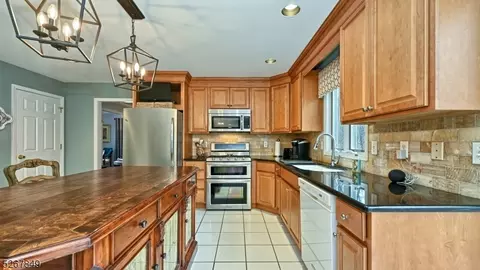 50 Gates Pl, Wayne, NJ 07470 photo 8