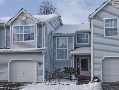 16 Willow Cir, Hamburg, NJ 07419