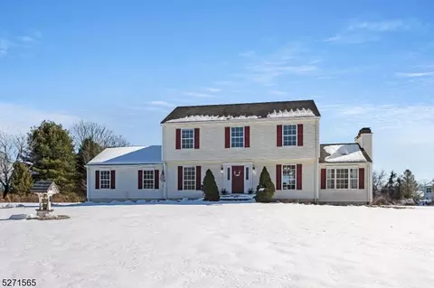 10 Oak Lane Rd, Knowlton Twp, NJ 07832