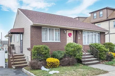 635 Jackson Ave, Woodland Park, NJ 07424