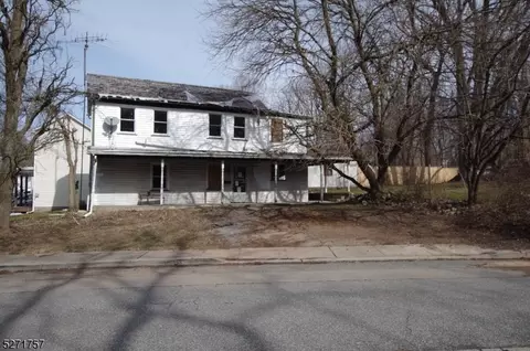 3 4th St, Belvidere, NJ 07823