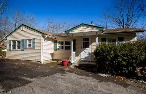 77 Lake Shore Rd, Hardyston, NJ 07460