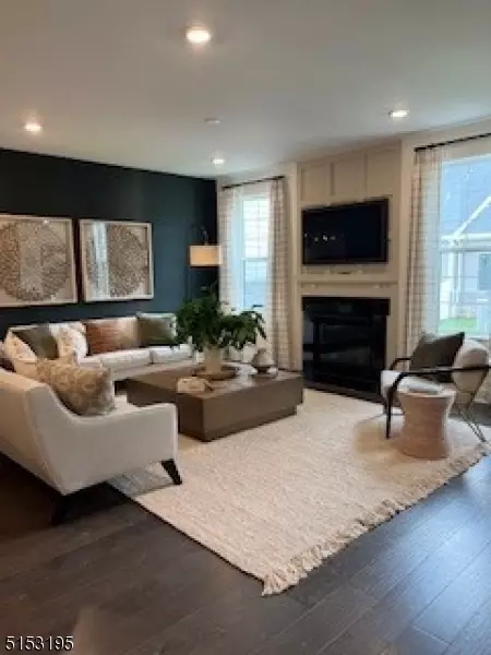 49 Higbie Way, Morris Plains, NJ 07950