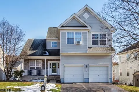 13 Saxton Dr, Hackettstown, NJ 07840