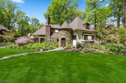 1055 Sleepy Hollow Ln, Plainfield, NJ 07060