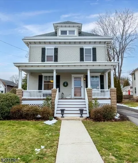 11 Maple St, Lebanon, NJ 08833