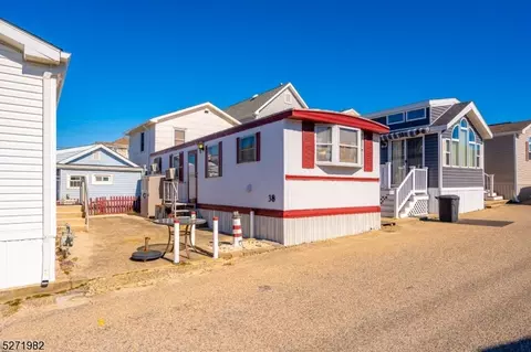 38 E Brighton Ave, Lavallette, NJ 08735