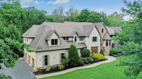 5 Thistle Ln, Warren, NJ 07059