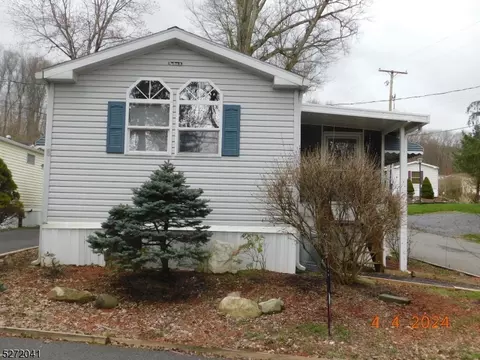 1 Valley Vw, Oxford Twp, NJ 07863