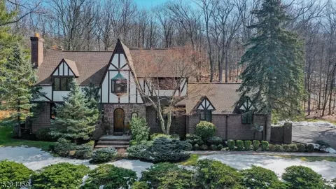 70 Nottingham Dr, Watchung, NJ 07069