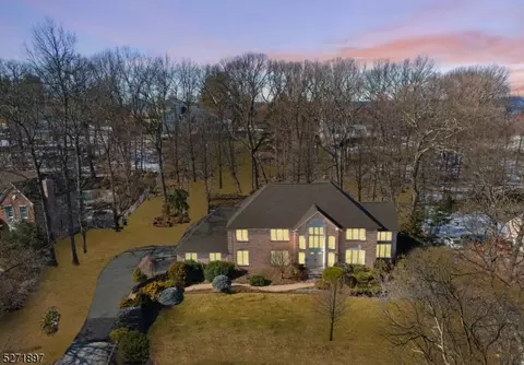 8 Canterbury Rd, Denville, NJ 07834