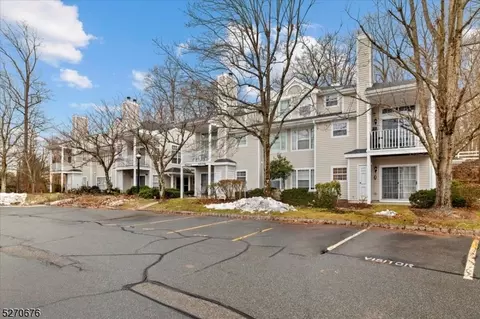1071 Cambridge Ct, Mahwah, NJ 07430