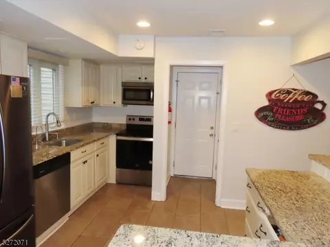 7 Somerset Hills Vlg # A, Bernardsville, NJ 07924