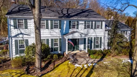 1004 Chimney Ridge Dr, Mountainside, NJ 07092