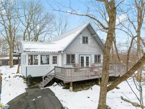 122 Clifton Dr, East Stroudsburg, PA 18302