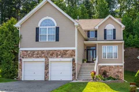 320 Winding Hill Dr, Hackettstown, NJ 07840