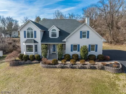 6 Busch Ct, Clinton, NJ 08809