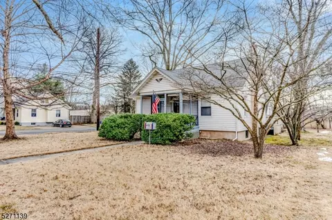 402 Runyon Ave, Middlesex, NJ 08846