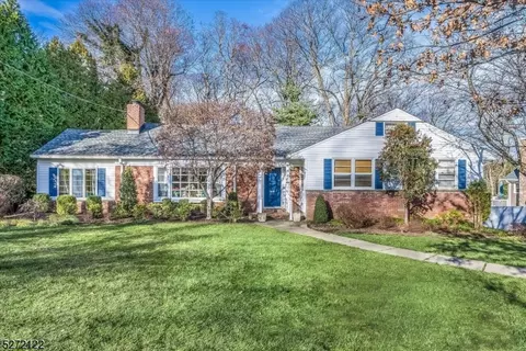 16 Dogwood Dr, Madison, NJ 07940
