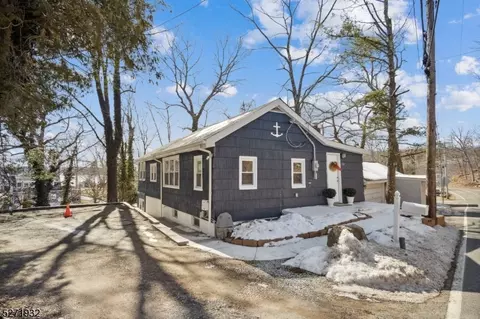 334 Lakeside Ave, Green Township, NJ 07821