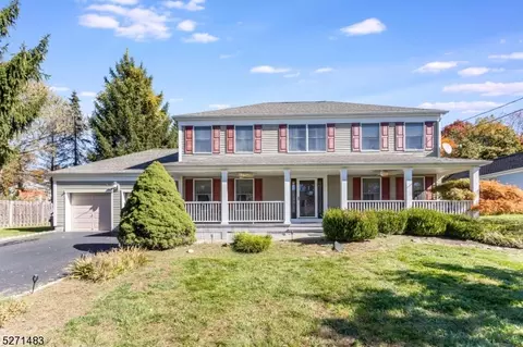 23 Lauren Ct, Stanhope, NJ 07874
