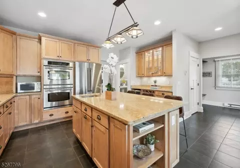 95 Haddon Pl, Montclair, NJ 07043 photo 12