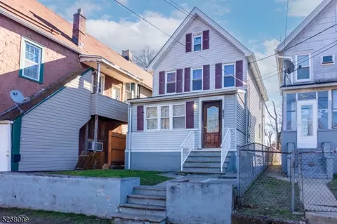 825 S 2nd St, Plainfield, NJ 07063