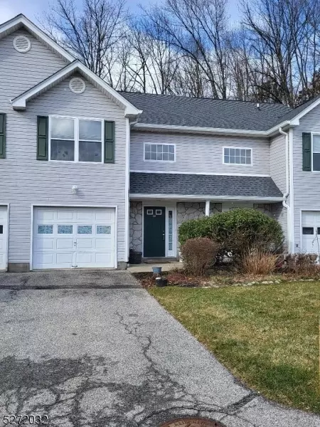 28 Druid Ln, Hamburg, NJ 07419