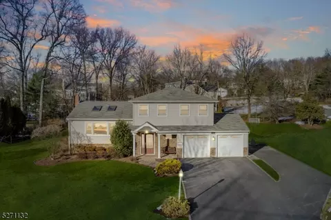 19 Rockhill Dr, Livingston, NJ 07039