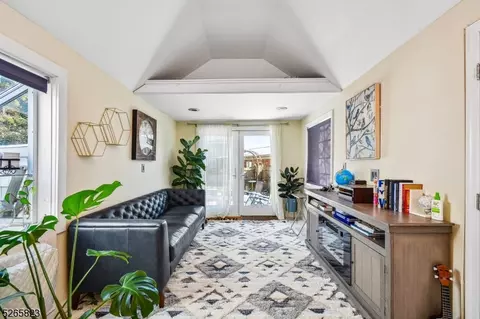 12 Campbell Rd, Millburn Twp, NJ 07078