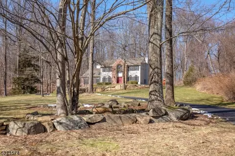 14 Colby Farm Rd, Chester, NJ 07930