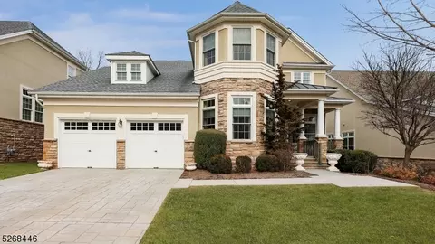 56 Betsy Ross Dr, Warren, NJ 07059