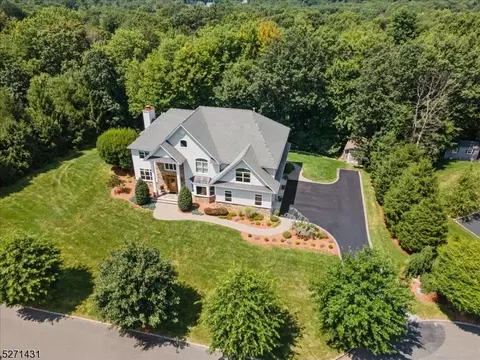 5 Perin Pl, Roxbury Twp, NJ 07876