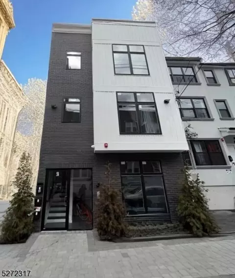 31 12th Ave, Paterson, NJ 07501